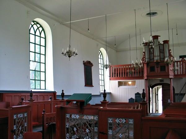 Loos front in kerk Feerwerd